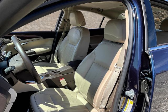 Vehicle image 24 of 32