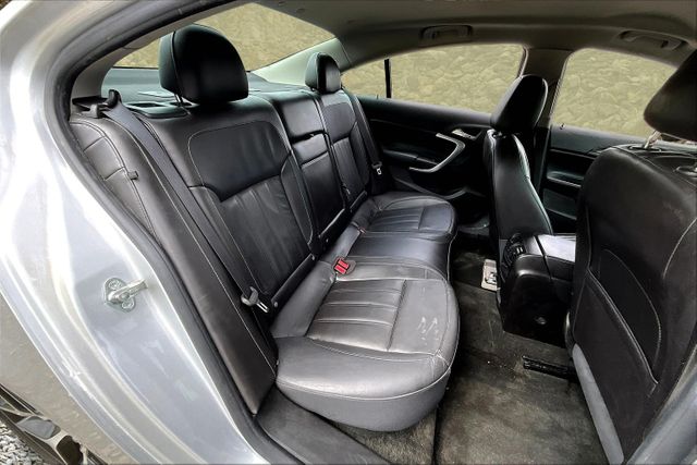 Vehicle image 25 of 32