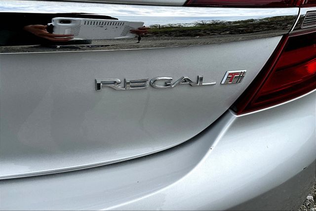 Vehicle image 10 of 32
