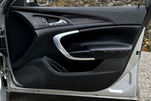 Vehicle image 22 of 32