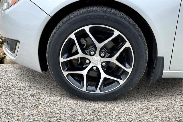 Vehicle image 11 of 32