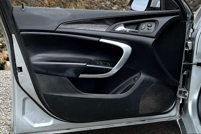 Vehicle image 21 of 32