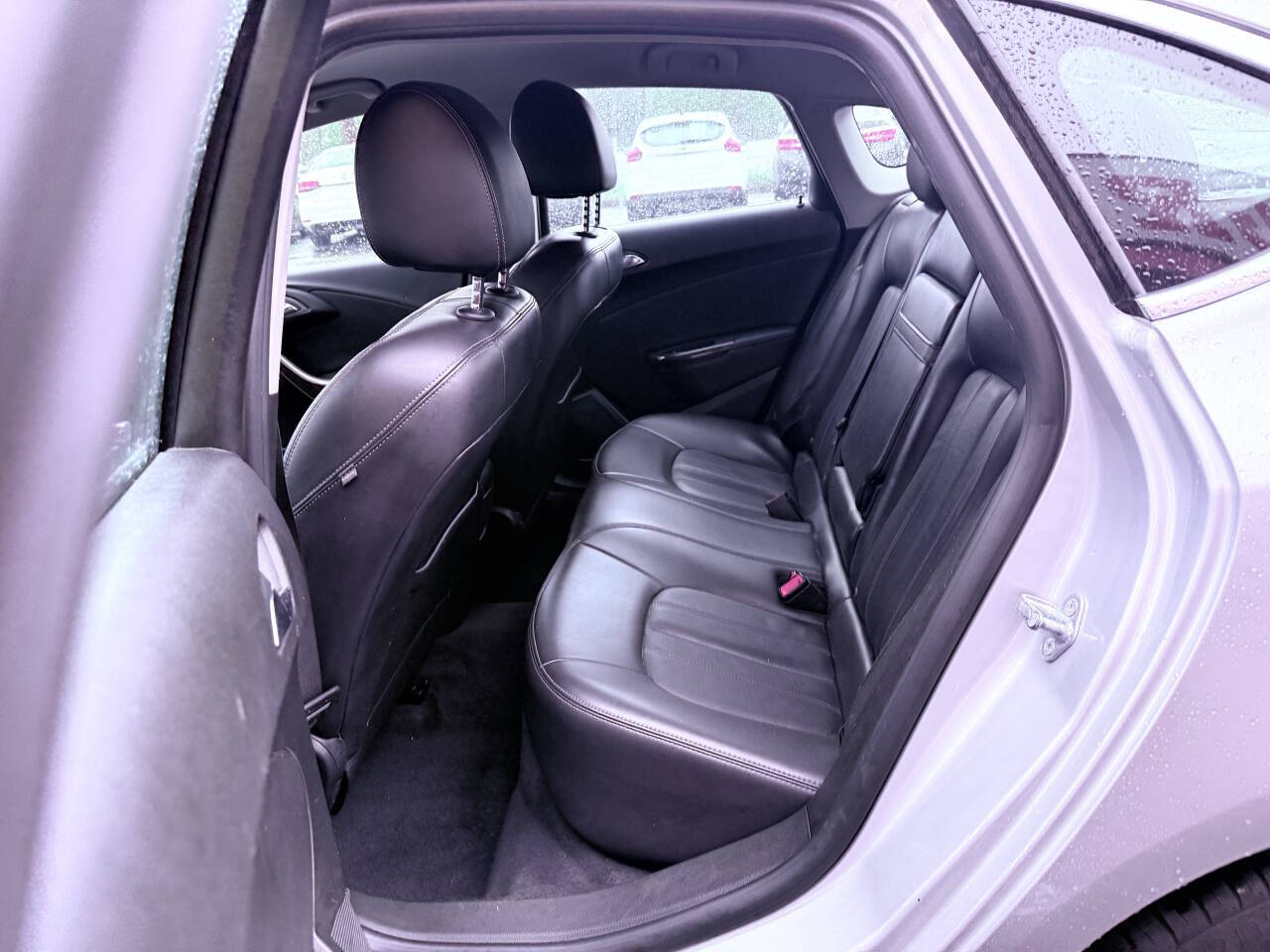 Vehicle image 19 of 25