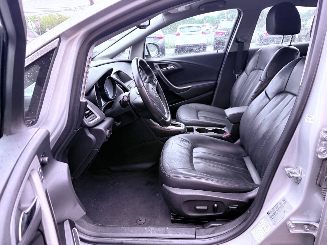 Vehicle image 15 of 25