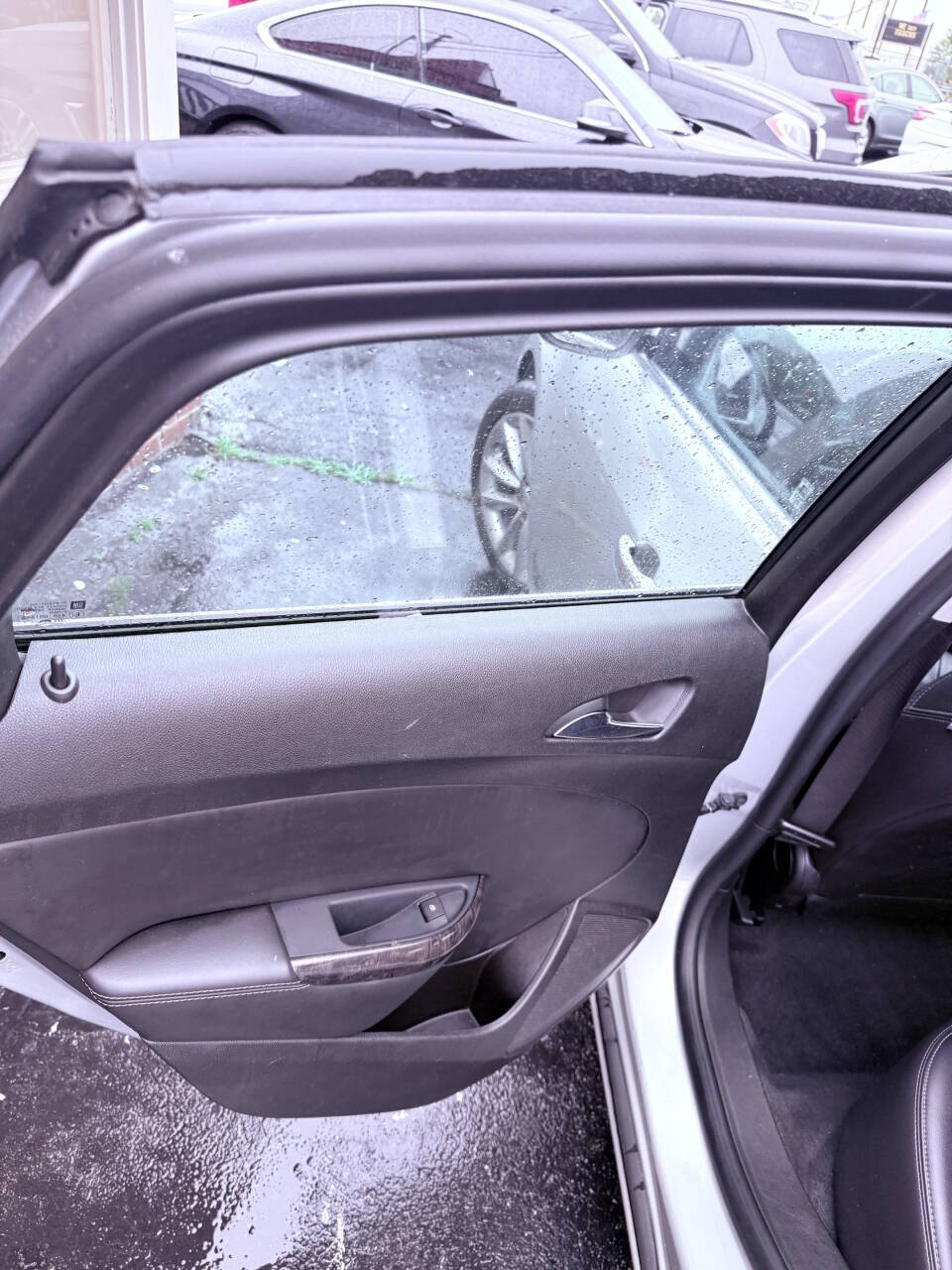 Vehicle image 17 of 25