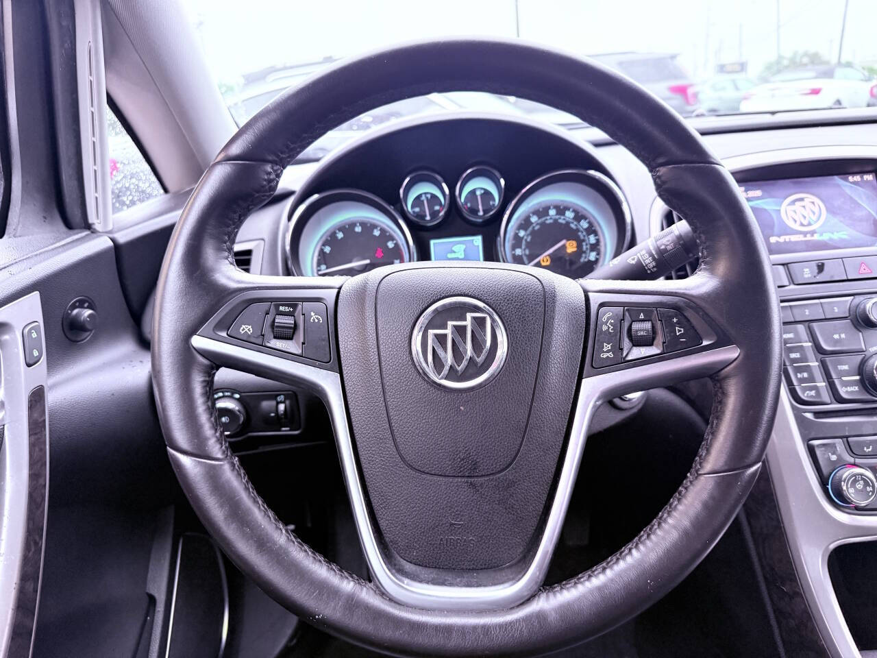 Vehicle image 21 of 25