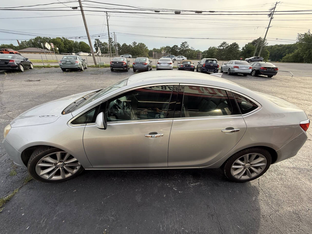 Vehicle image 10 of 25