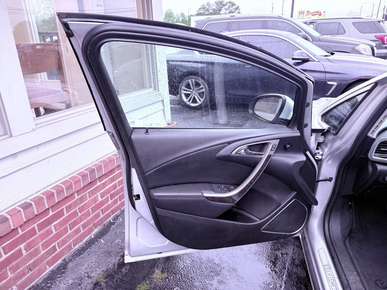 Vehicle image 13 of 25