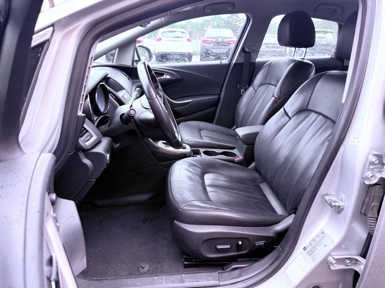 Vehicle image 16 of 25