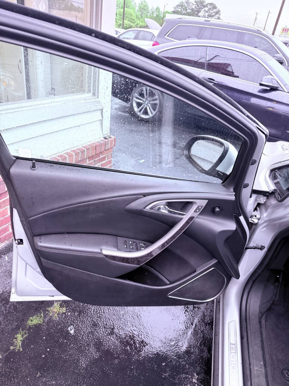 Vehicle image 14 of 25
