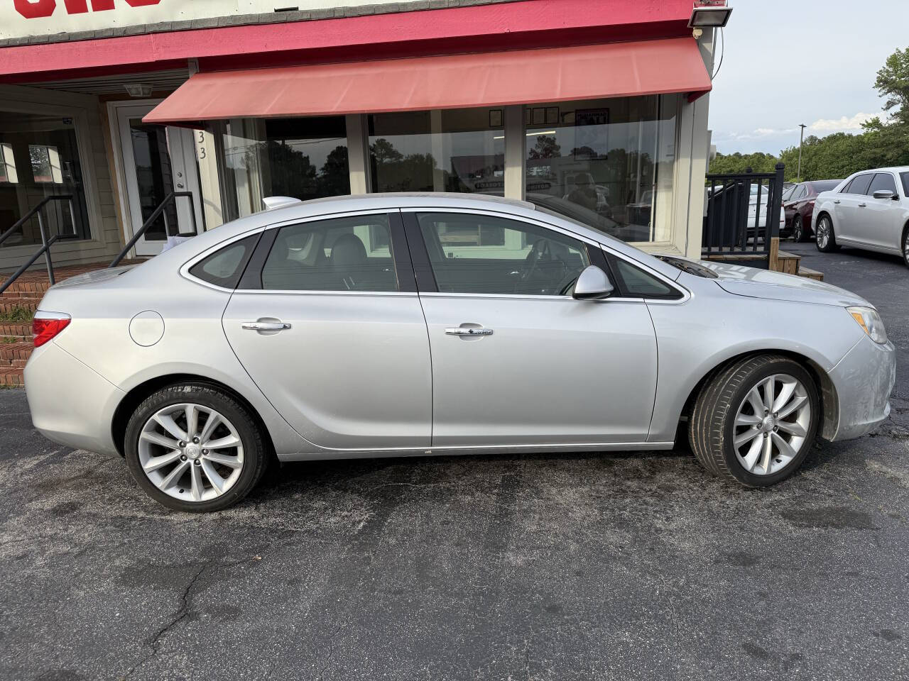 Vehicle image 6 of 25