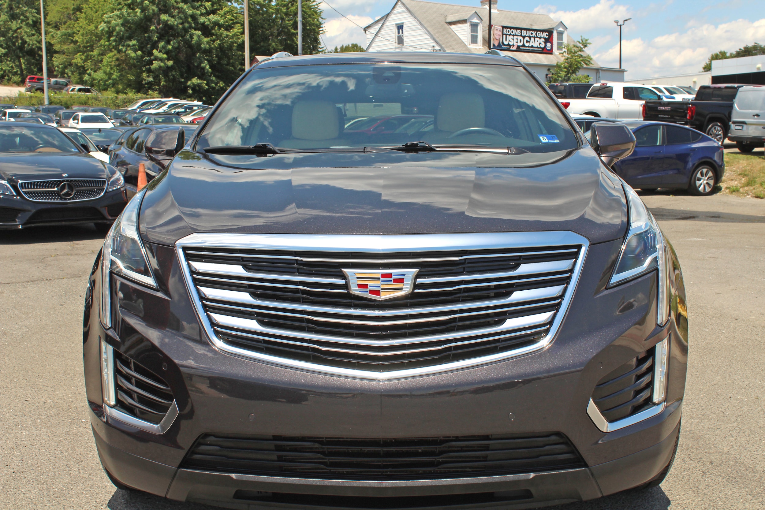2017 Cadillac XT5 Luxury Image 1 of 19