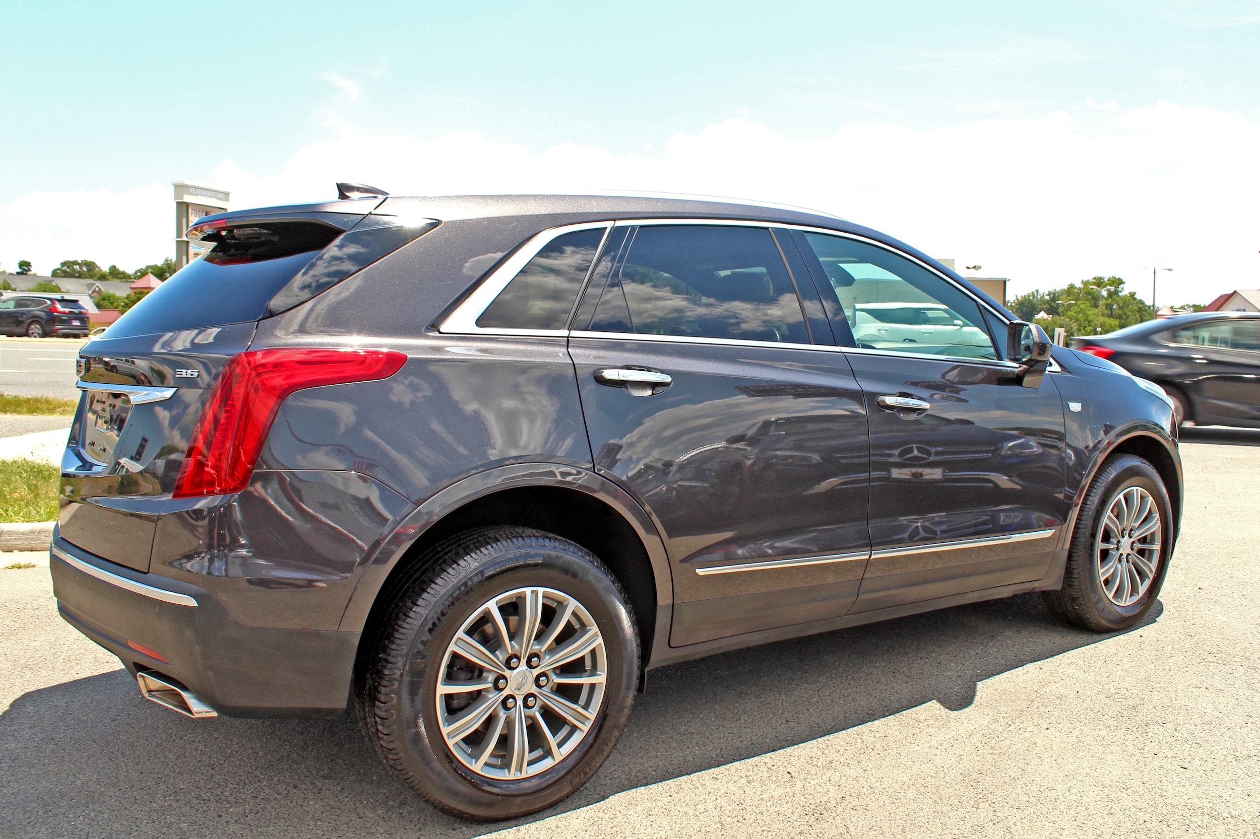 2017 Cadillac XT5 Luxury Image 3 of 19