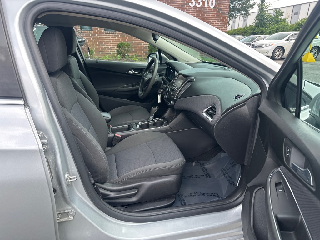 Vehicle image 21 of 38