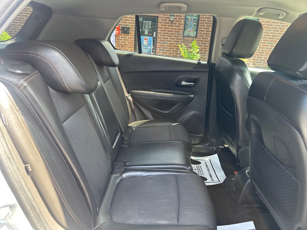 Vehicle image 17 of 38