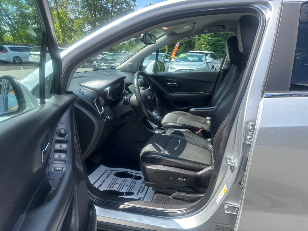 Vehicle image 10 of 38