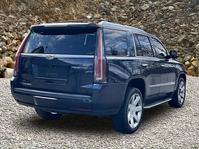 2017 Cadillac Escalade Luxury Image 3 of 28