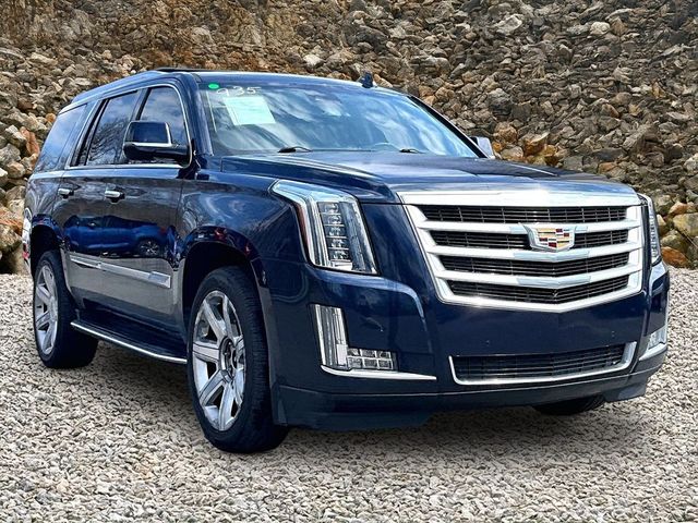 2017 Cadillac Escalade Luxury Image 2 of 28