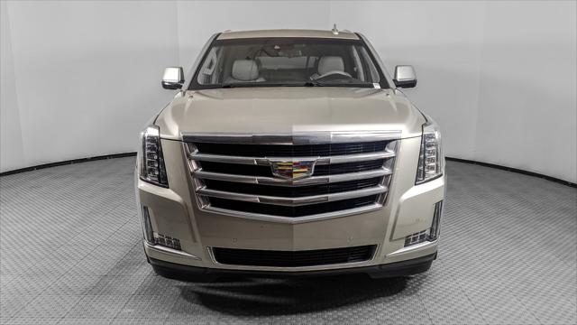 2017 Cadillac Escalade ESV Luxury Image 3 of 38