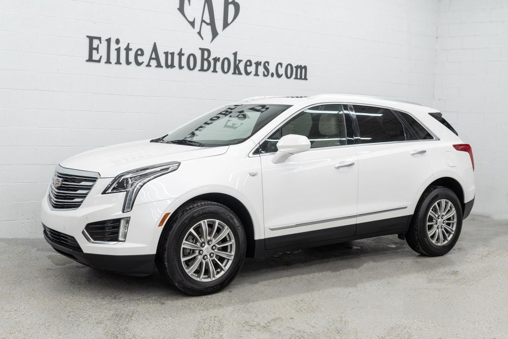2017 Cadillac XT5 Luxury Image 2 of 49
