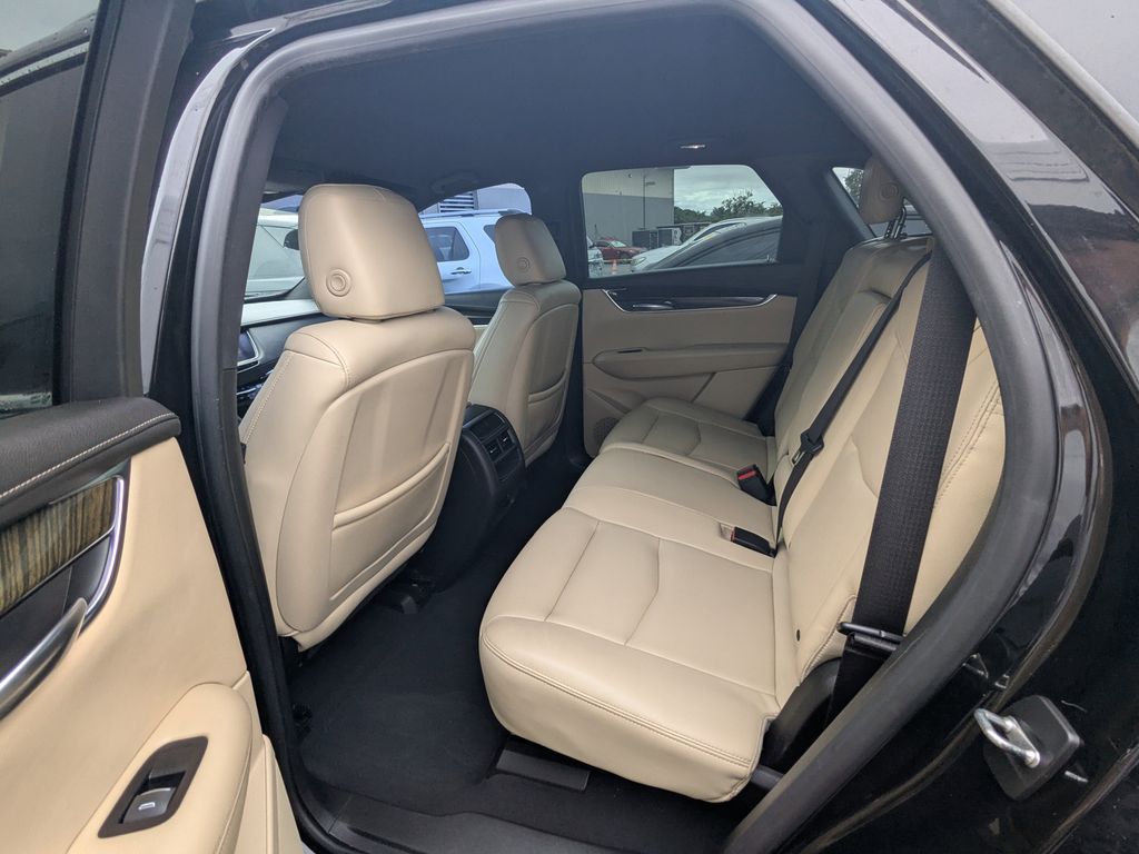 2017 Cadillac XT5 Base Image 8 of 26