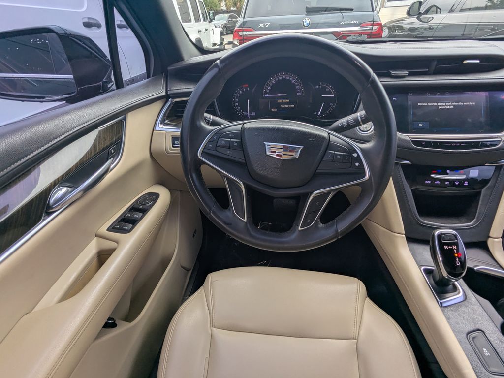 2017 Cadillac XT5 Base Image 10 of 26