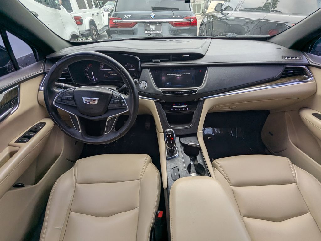 2017 Cadillac XT5 Base Image 9 of 26