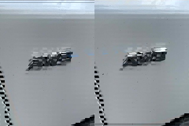 Vehicle image 10 of 32