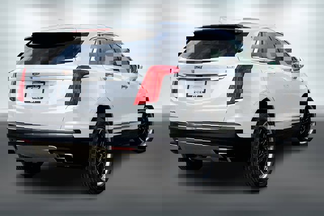 Vehicle image 2 of 32