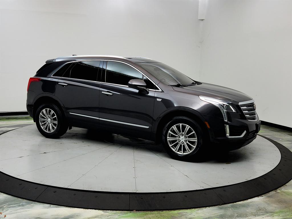 2017 Cadillac XT5 Luxury Image 2 of 24