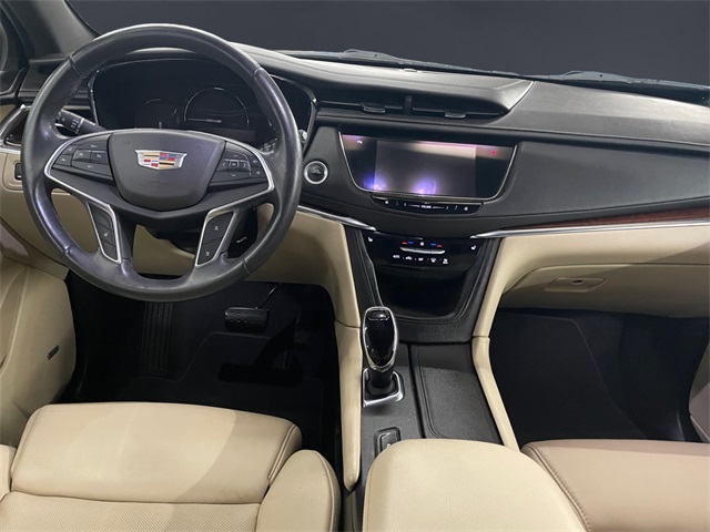 Vehicle image 10 of 24