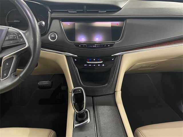 Vehicle image 11 of 24