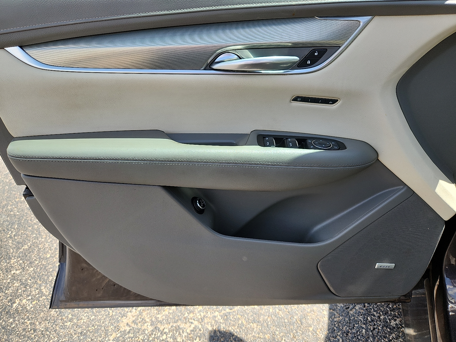 Vehicle image 13 of 16