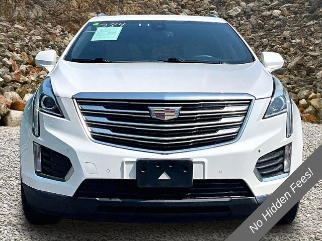 2017 Cadillac XT5 Luxury Image 2 of 32