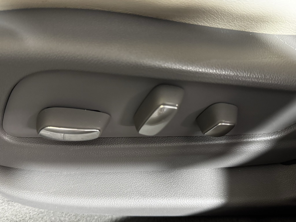 Vehicle image 15 of 25