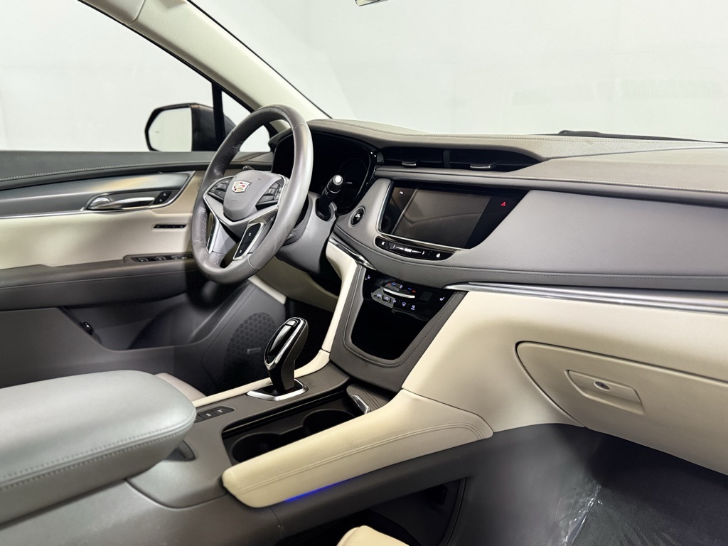 Vehicle image 10 of 25