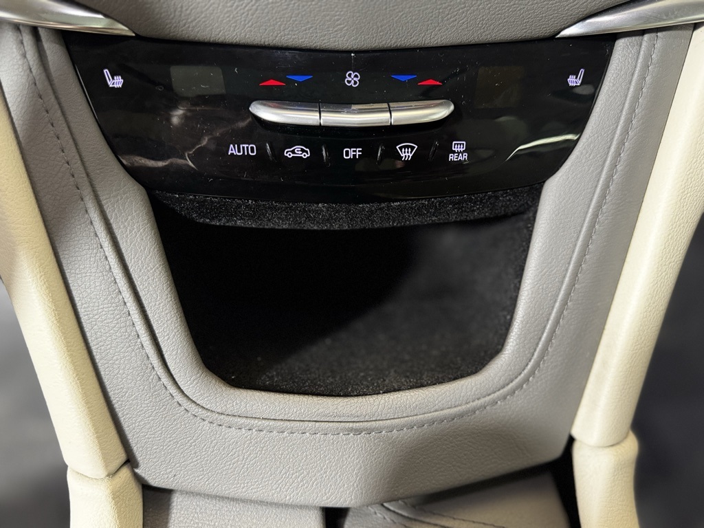 Vehicle image 19 of 25