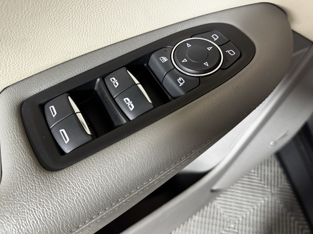 Vehicle image 22 of 25