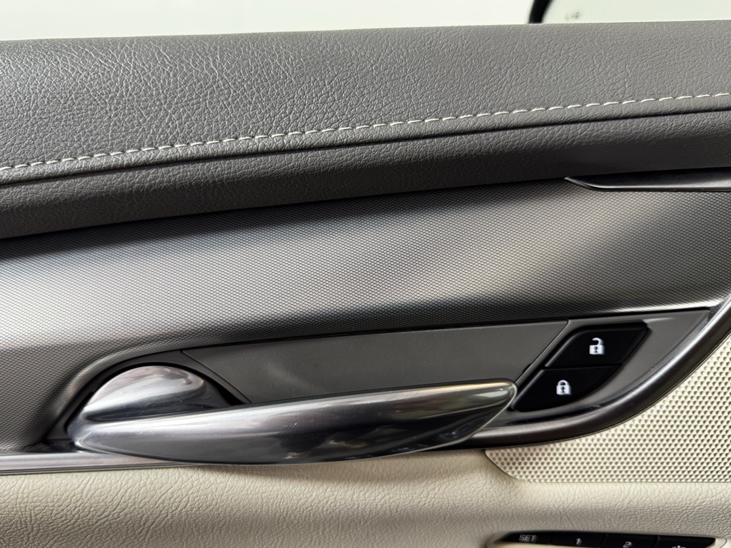 Vehicle image 21 of 25