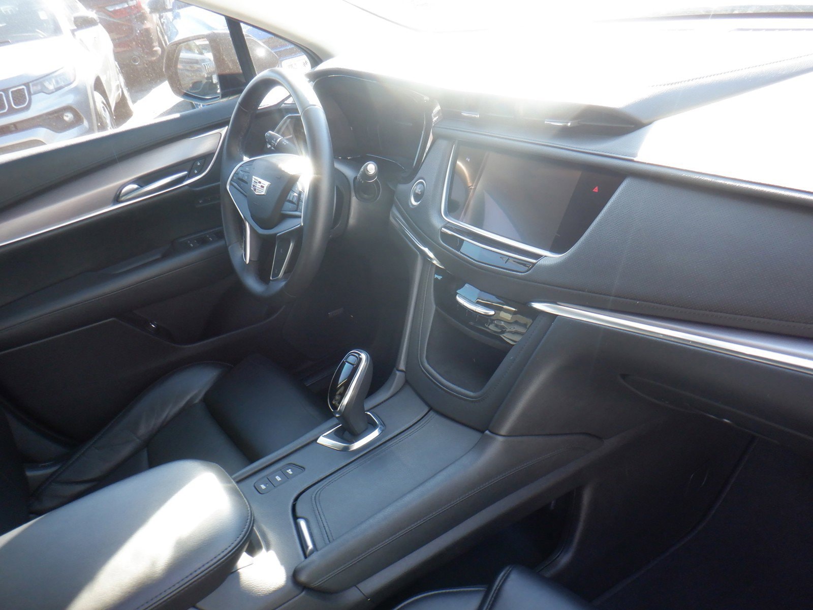 Vehicle image 17 of 40