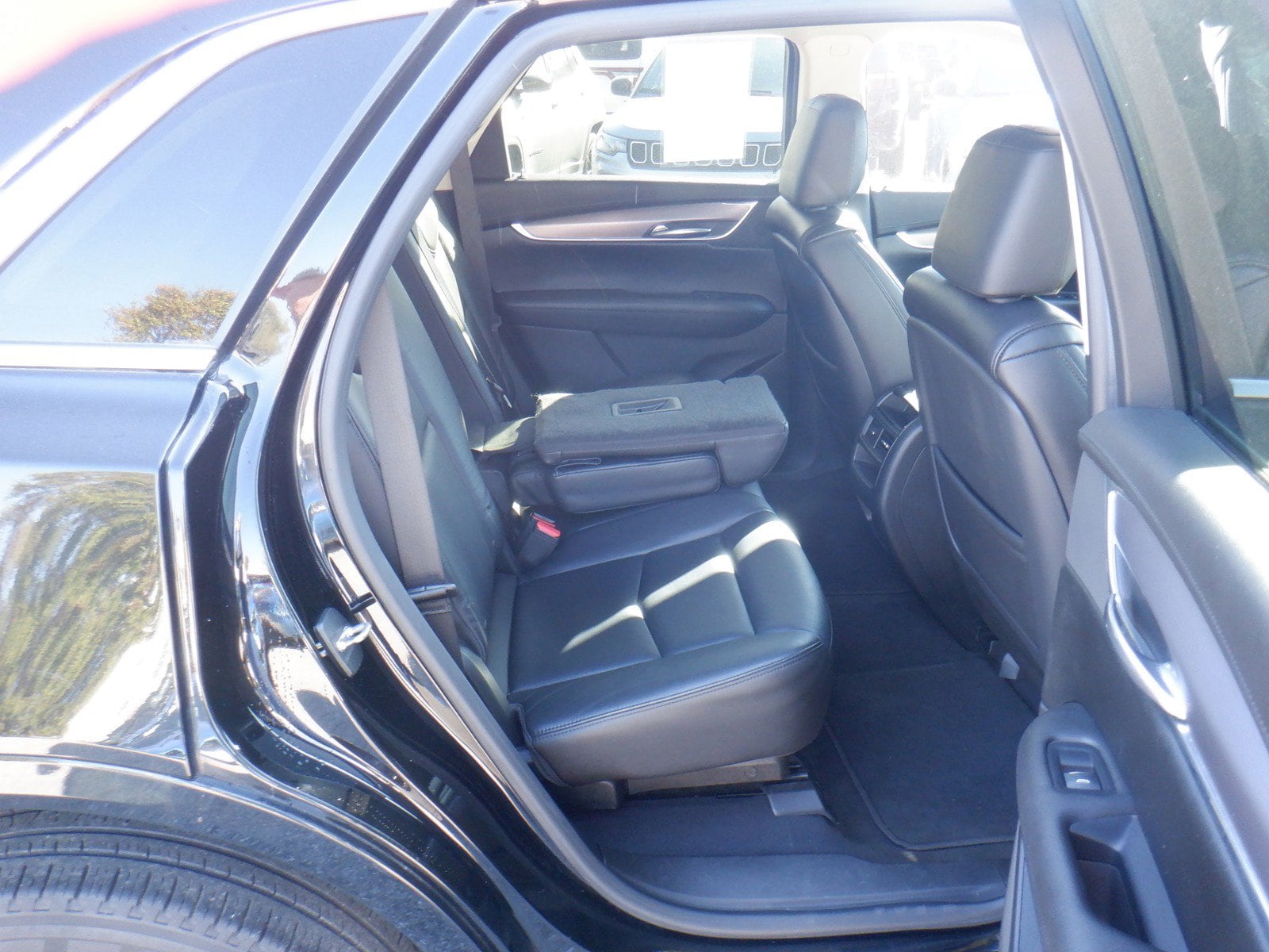 Vehicle image 11 of 40