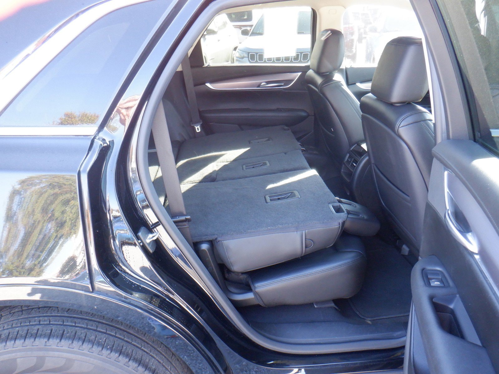 Vehicle image 10 of 40