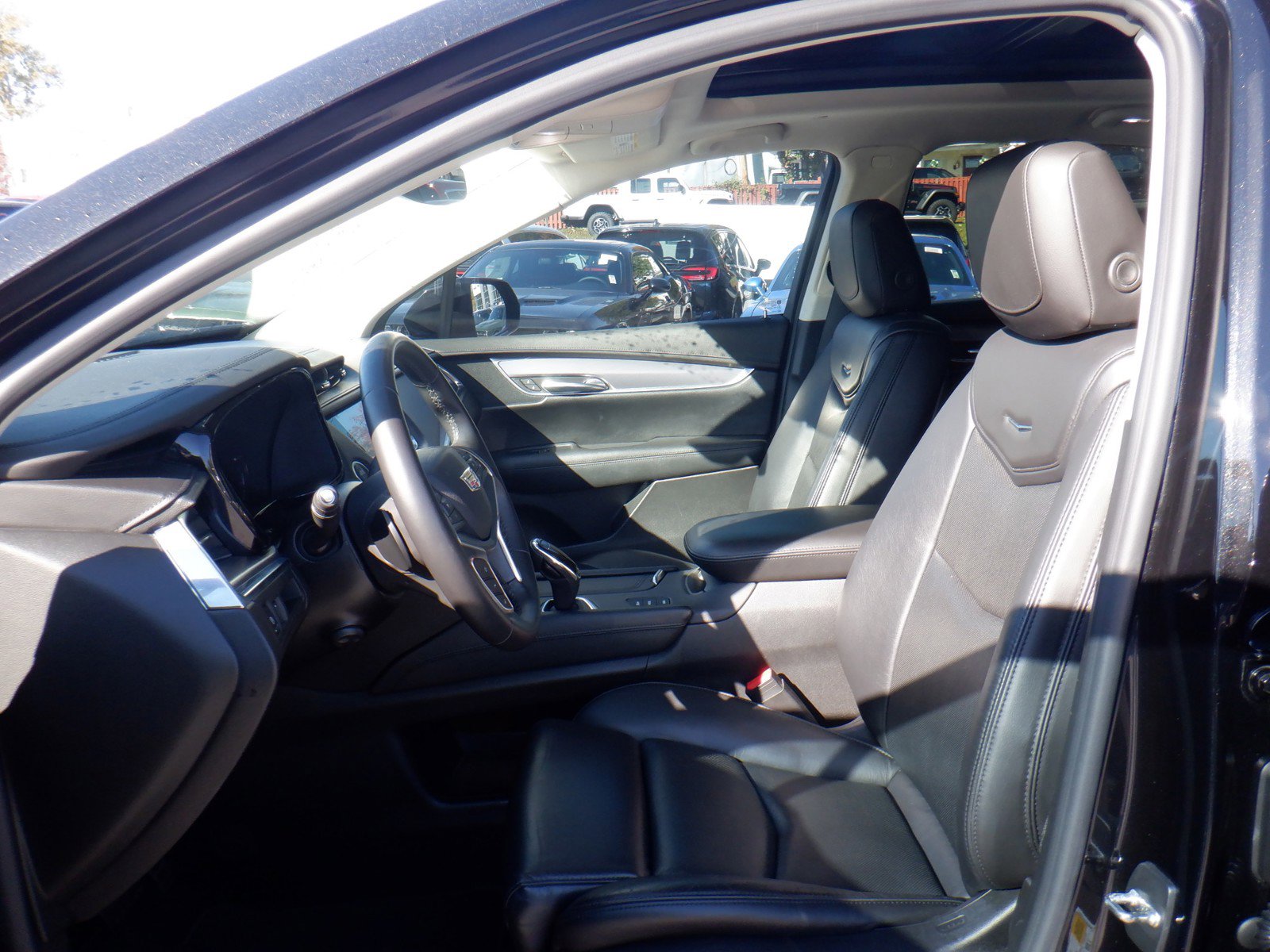 Vehicle image 22 of 40