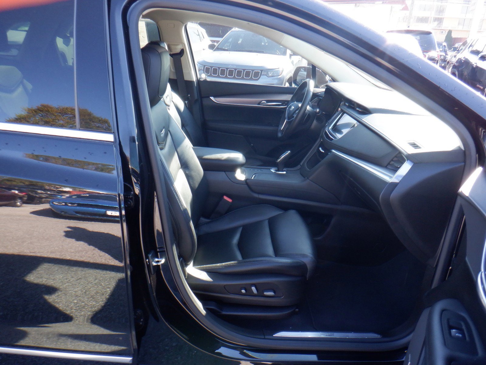 Vehicle image 14 of 40