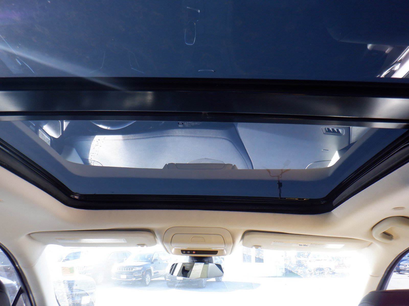 Vehicle image 13 of 40