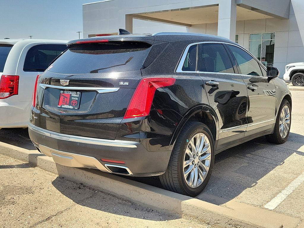 2017 Cadillac XT5 Platinum Image 3 of 5