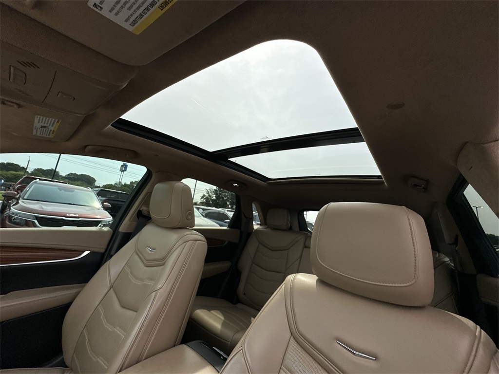 Vehicle image 21 of 26