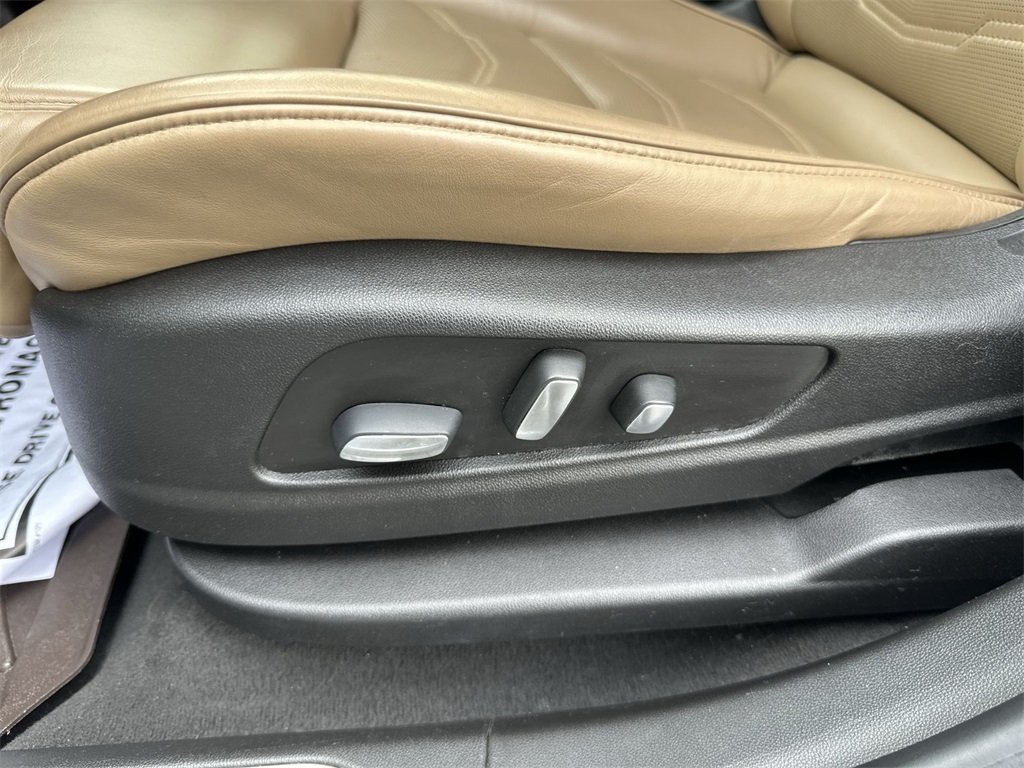 Vehicle image 12 of 26