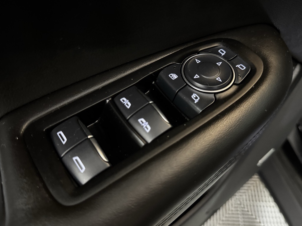 Vehicle image 19 of 22