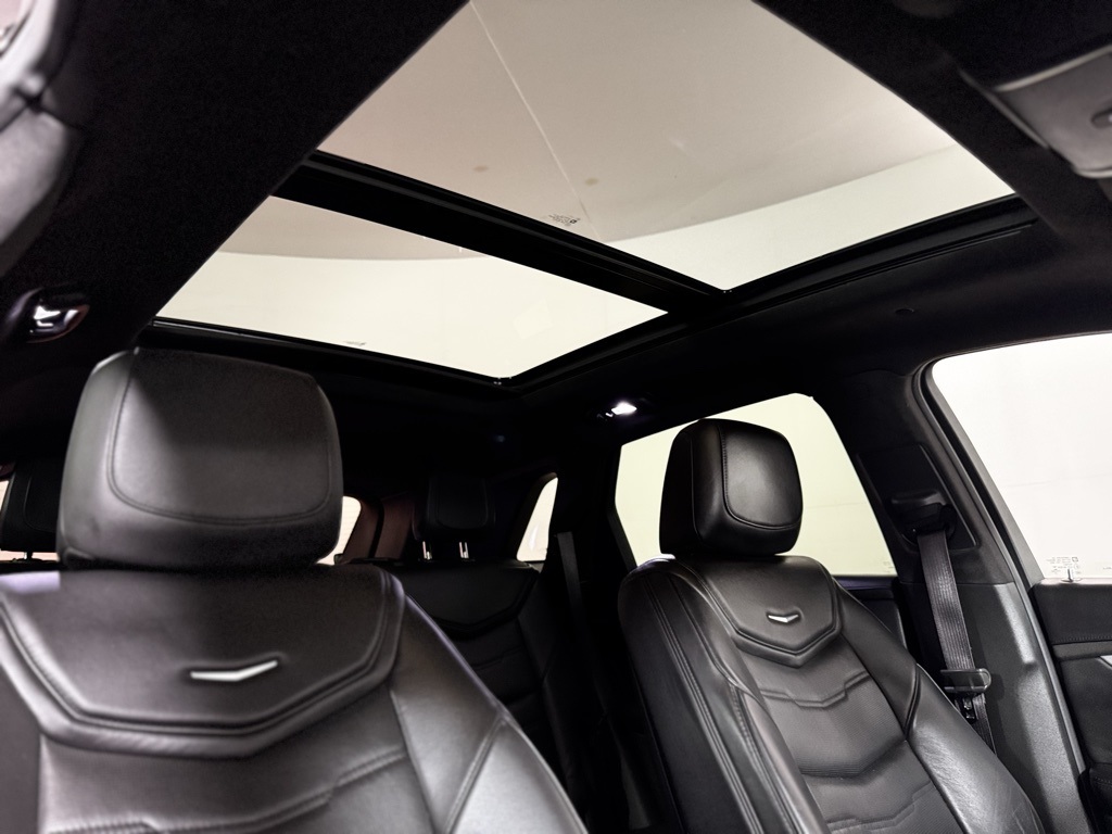 Vehicle image 10 of 22